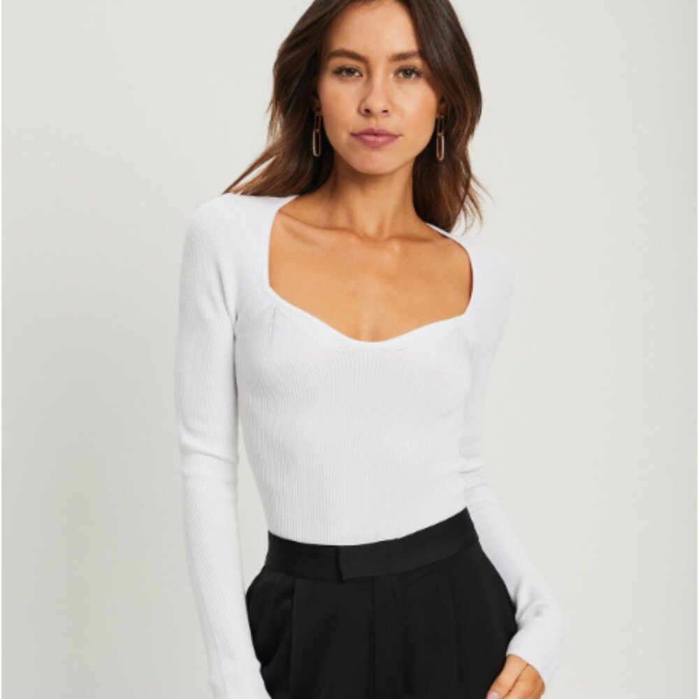 ⭕️ BOGO!  H&M Waist length crop Sweetheart Neck Long Sleeve Sweater in White